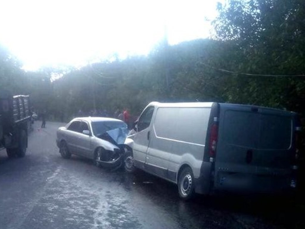 В Ивано-Франковской области столкнулись Mazda и Opel: пострадали пять человек (ФОТО)