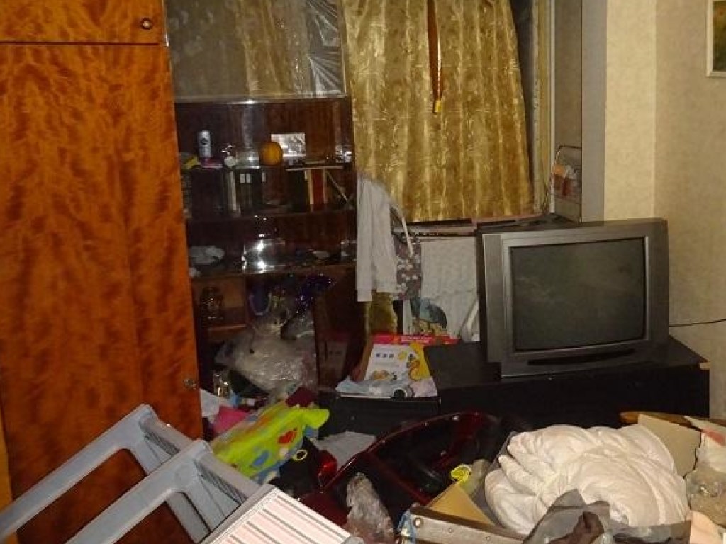 Киевлянка с мужем смогли задержать домушника, ограбившего их квартиру (ФОТО)