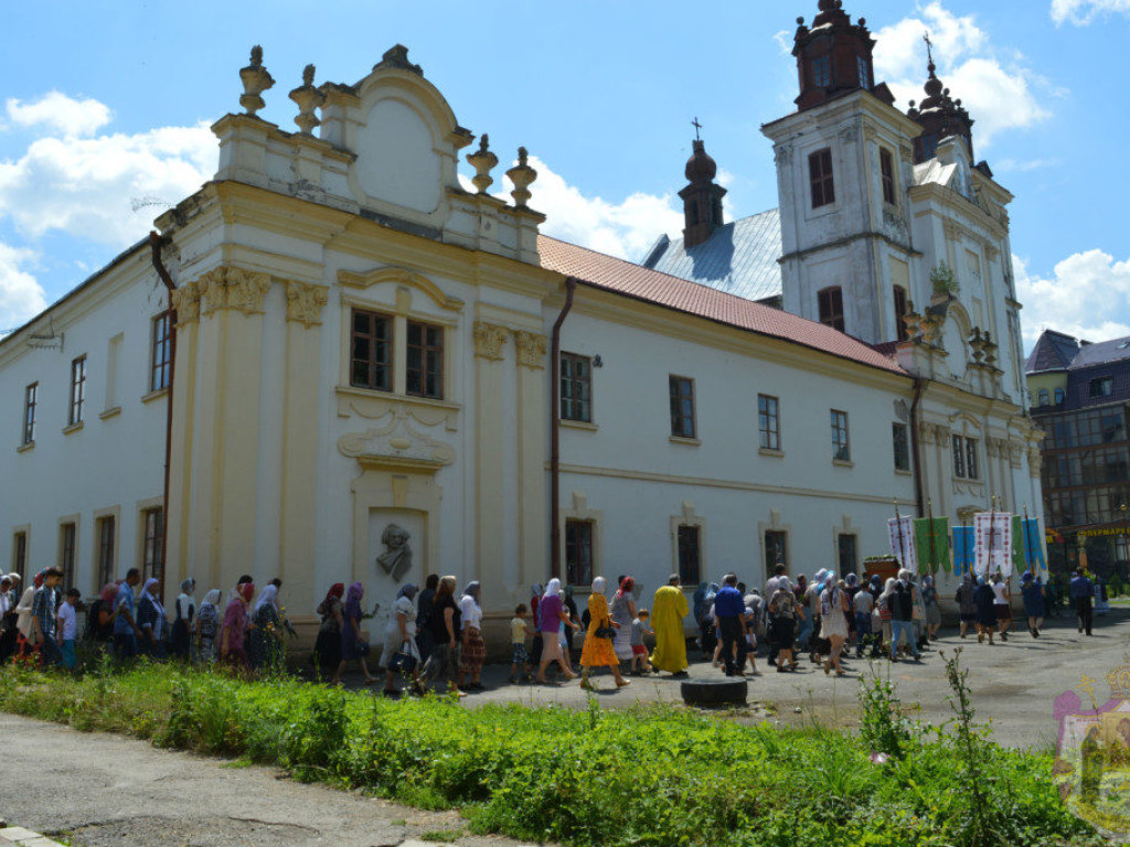 «Правый Сектор» силой захватил храм УПЦ на Ивано-Франковщине, есть пострадавшие &#8212; СМИ
