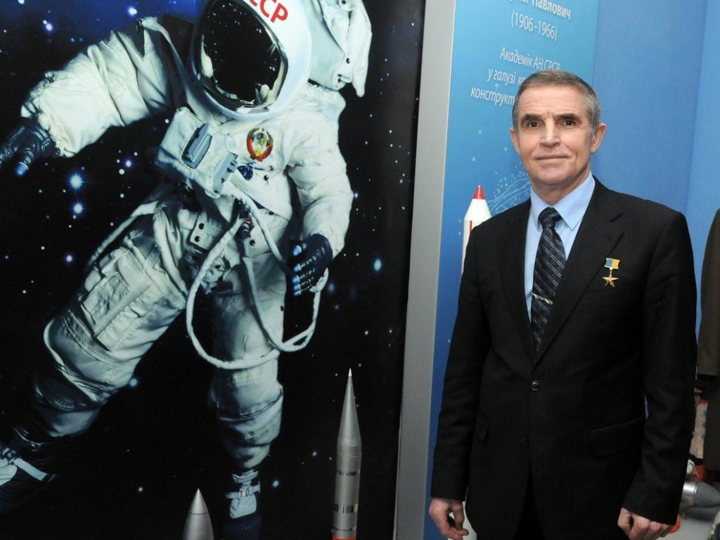 Аэропорту Черновцов присвоили имя космонавта Каденюка