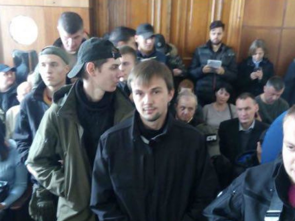 Суд по делу Муравицкого: на заседании националисты из С14 с ножами и избили адвокатов (ФОТО, ВИДЕО)