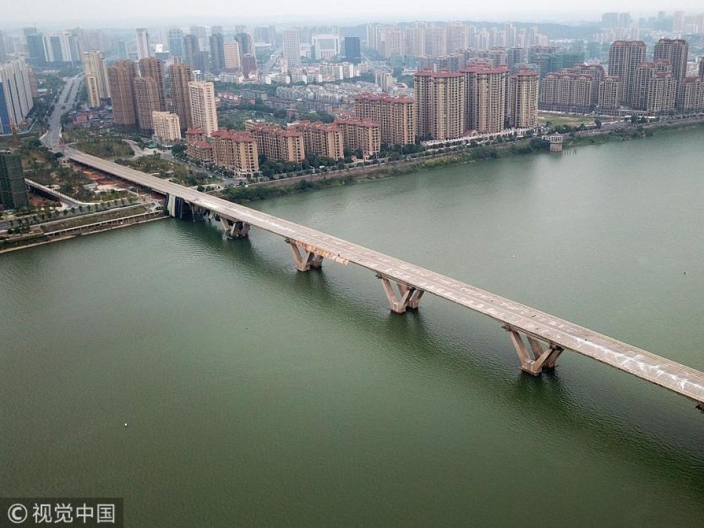 На востоке Китая взорвали мост длиной 1,5 километра (ФОТО, ВИДЕО)