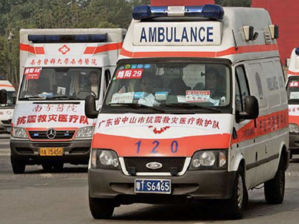 В Китае спасатели оригинально спасли девушку от самоубийства (ВИДЕО)