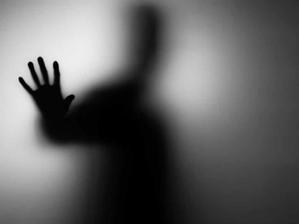 Одноногий призрак женщины-вампира попал на видео: жуткие кадры