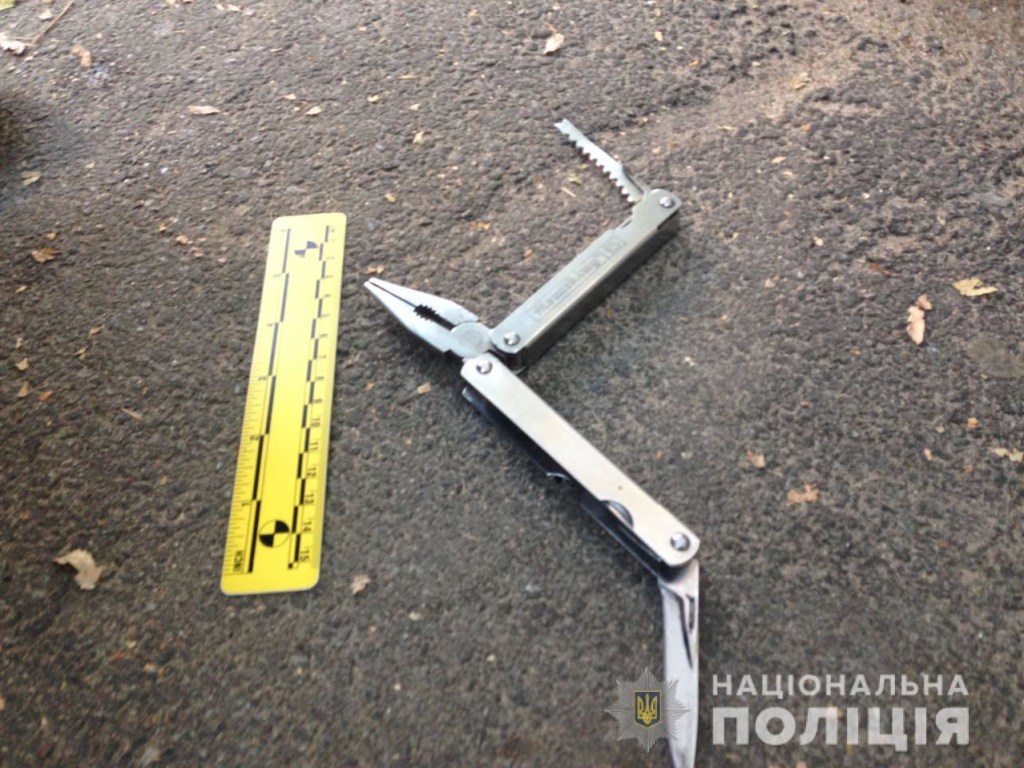 Угрозой расправы жителя Киева вынудили обналичить деньги в банкомате (ФОТО)