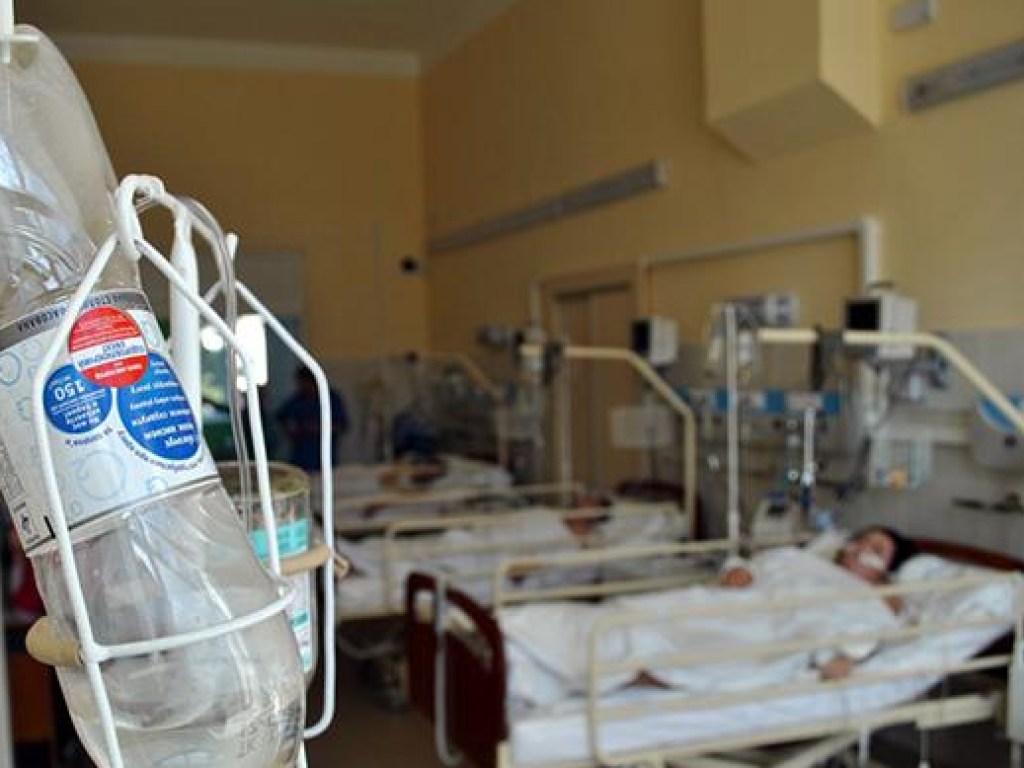 Поминки закончились отравлением: в Винницкой области госпитализировали после застолья 24 человек