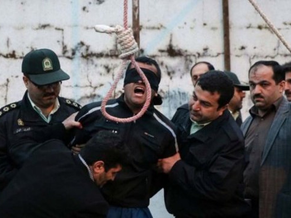 Грешили коррупцией: в Иране три человека получили смертный приговор