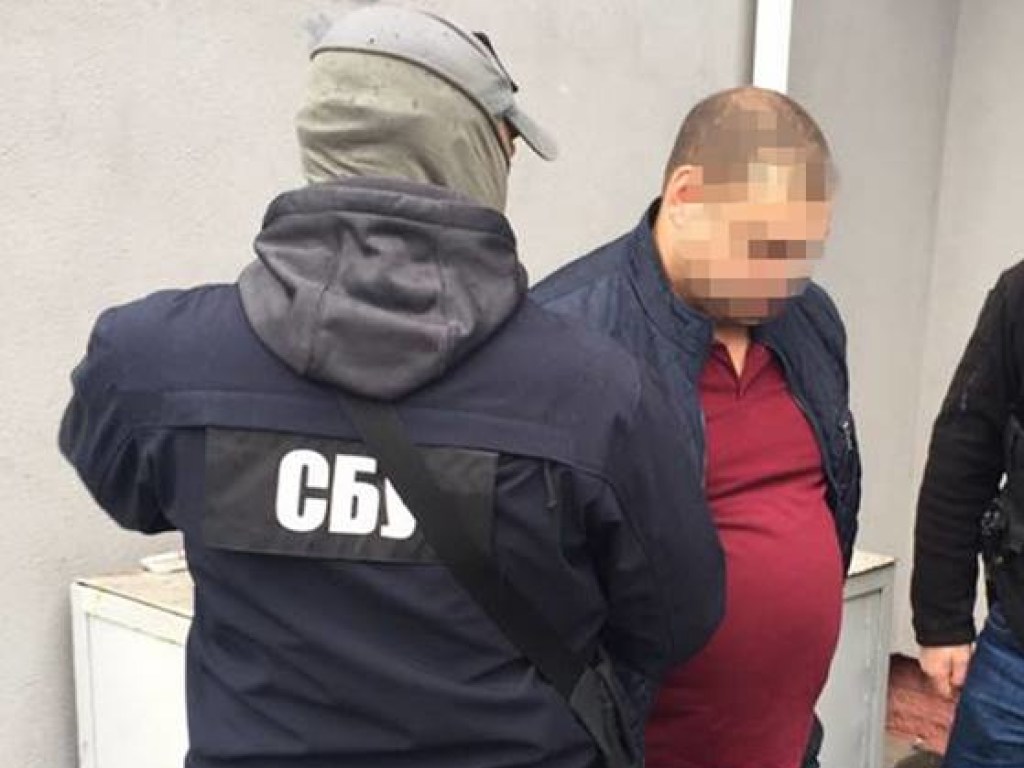 В Киеве на взятке в размере 600 долларов задержали полицейского (ФОТО)