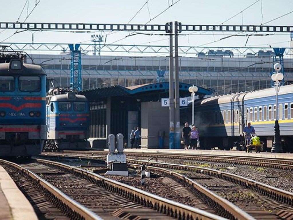 «Укрзализныця» запустила семь дополнительных поездов к 14 октября 