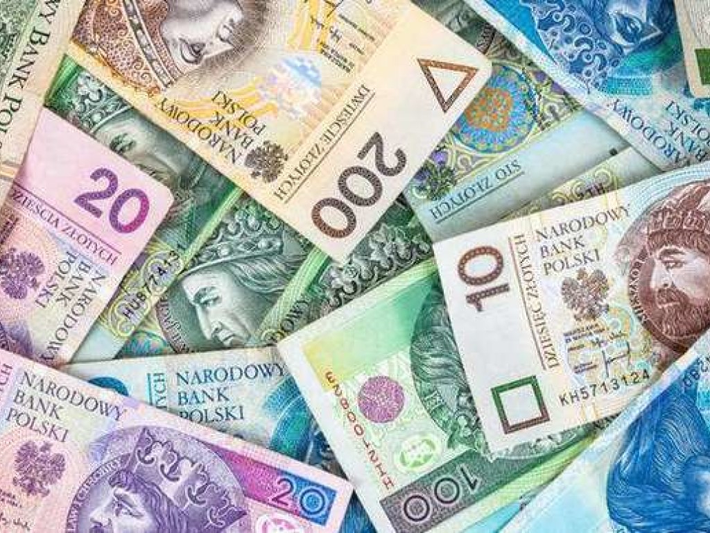 За три месяца поток денежных переводов из Польши в Украину возрос до 890 миллионов долларов