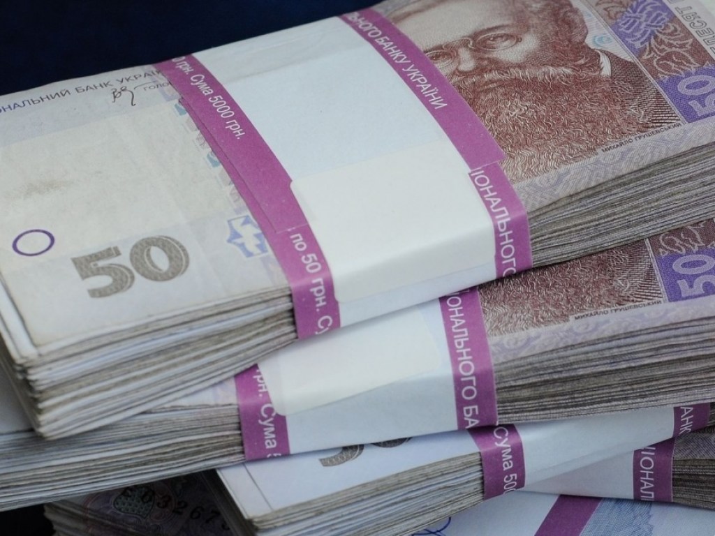 За год средняя зарплата по Украине снизилась на 2,1% – Госстат