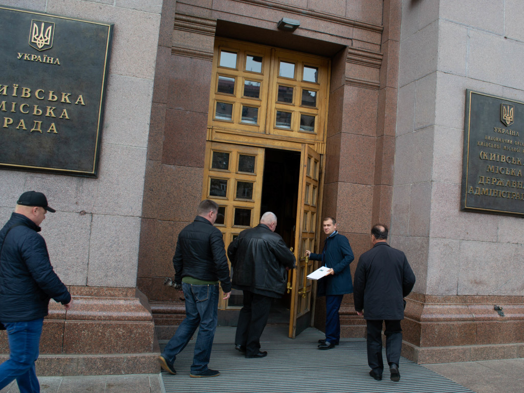 «РАЗУМНАЯ СИЛА» передала в КГГА Народную декларацию о мире с подписями киевлян