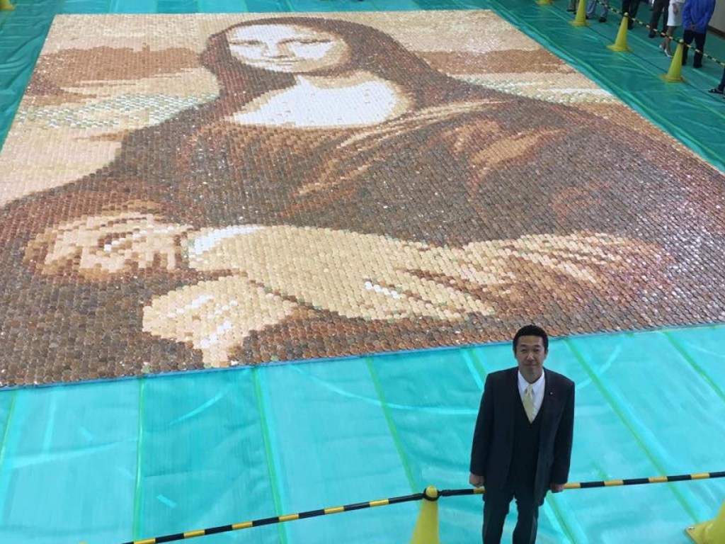 Рекорд Гиннесса: В Японии собрали гигантскую «Мону Лизу» из крекеров