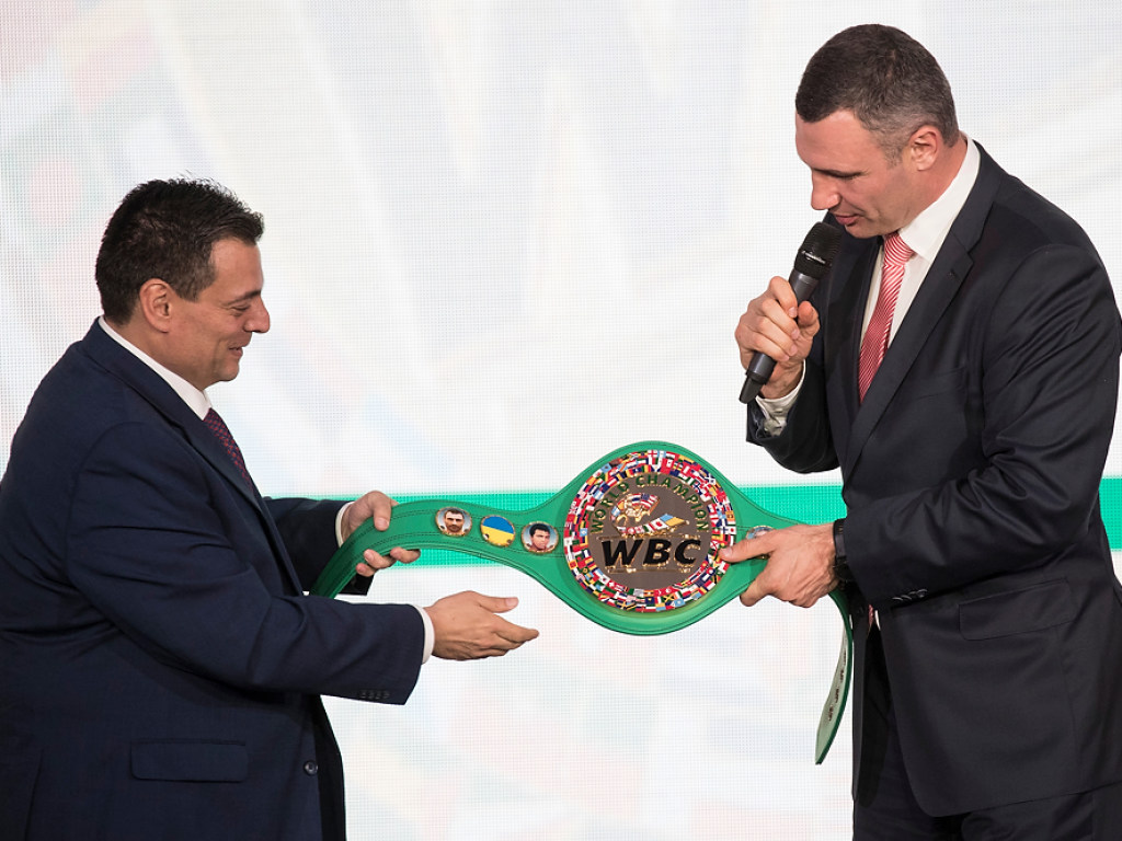 Блогер объяснила, почему так важно, что Кличко добился появления флага Украины на эмблеме WBC