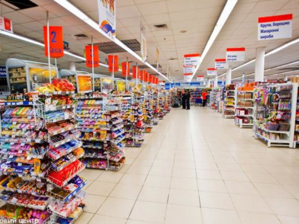 Ночью в Киеве подростки устроили газовую атаку в супермаркете (ВИДЕО)