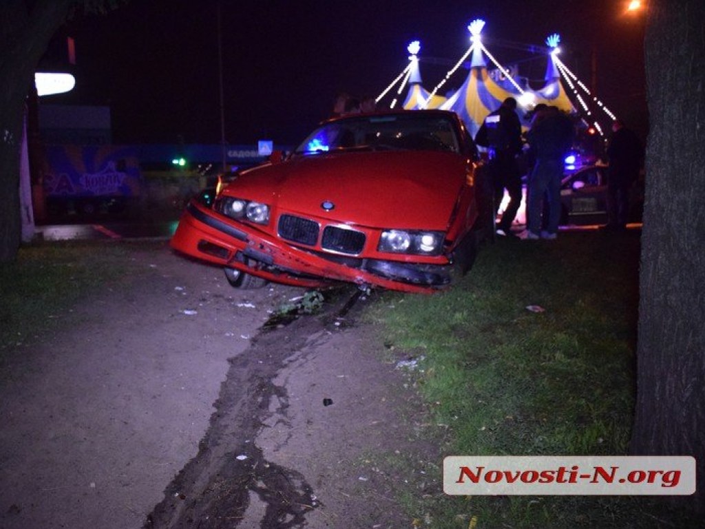 В Николаеве пьяный «евробляхер» на BMW вышел на «встречку» и врезался в Renault (ФОТО)