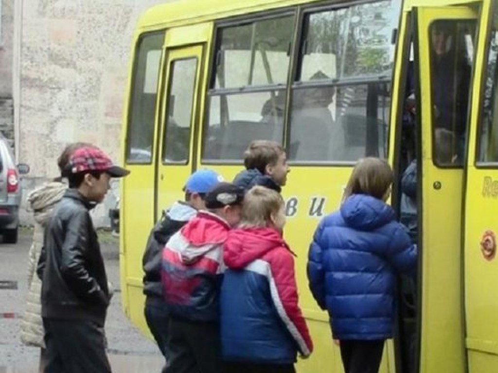В Николаеве проверят инцидент, когда водитель высадил 10-летнюю девочку на полпути