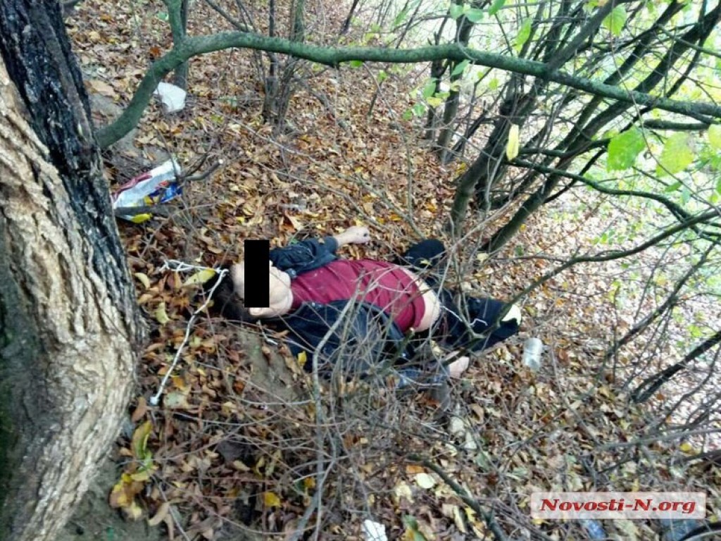 На берегу реки в Николаеве нашли труп мужчины с веревкой на шее и предсмертной запиской