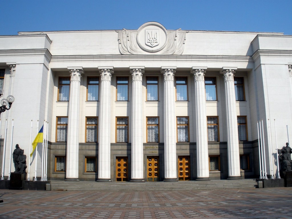 Порошенко внес в Раду закон о продлении особого статуса Донбасса