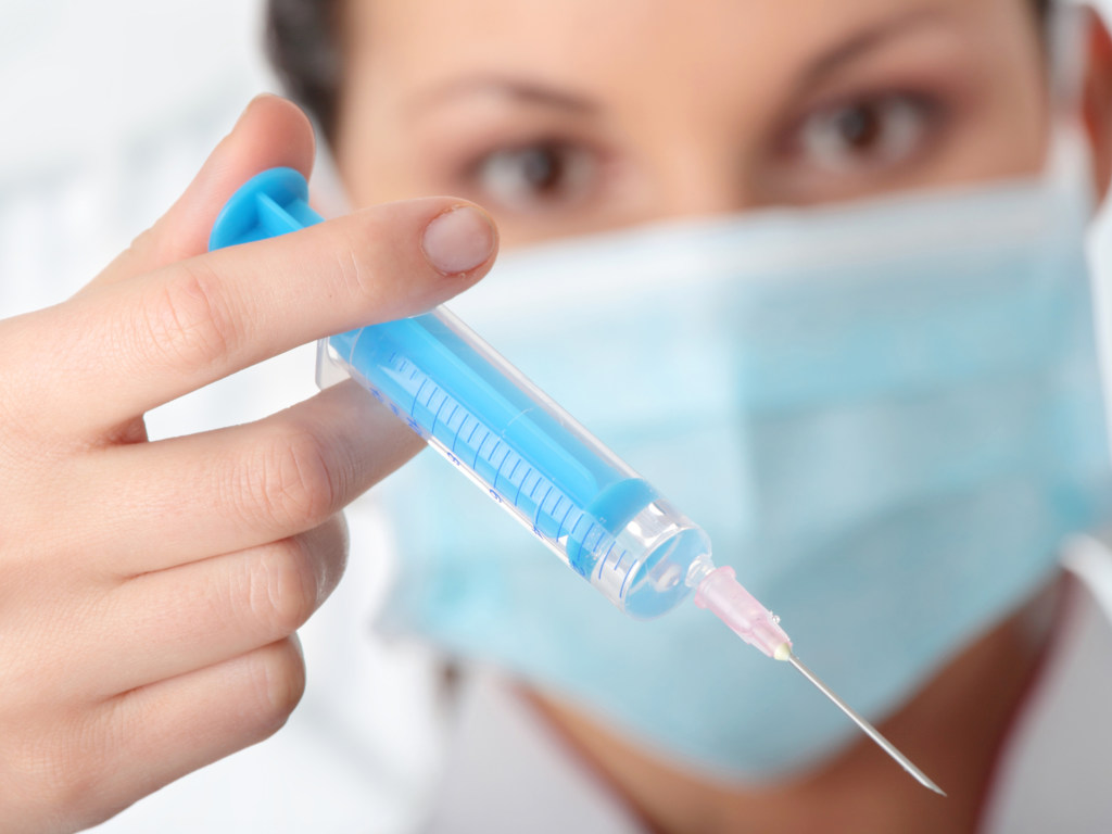 Проводить вакцинацию от гриппа ребенку можно только после комплексного обследования – эксперт