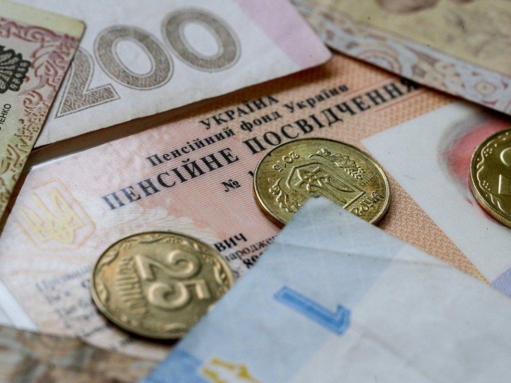 Пересчет пенсий в Украине: Кому и как изменят выплаты