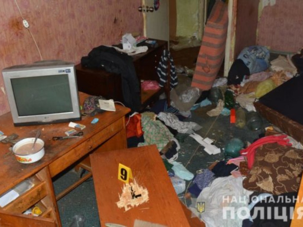 В Харькове пьяный мужчина убил 82-летнюю женщину и прожил с трупом в квартире несколько суток (ФОТО)