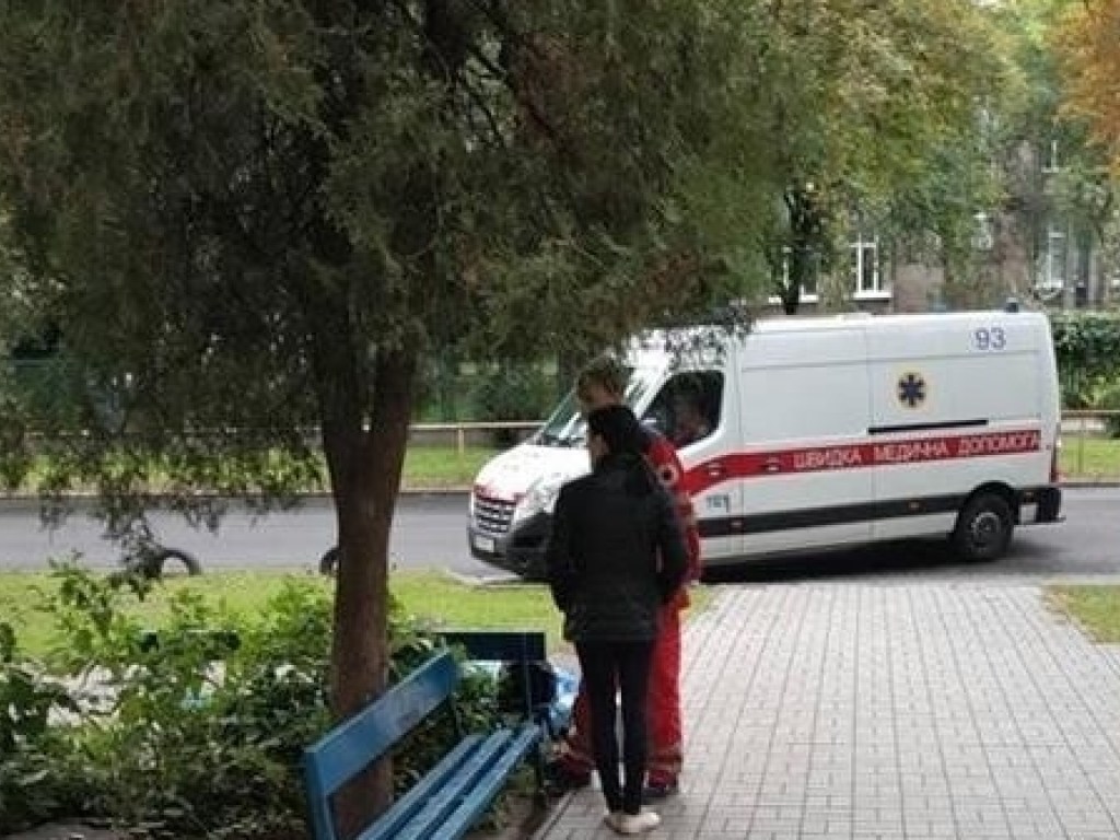 74-летняя жительница Запорожья умерла в очереди в соцслужбе (ФОТО)