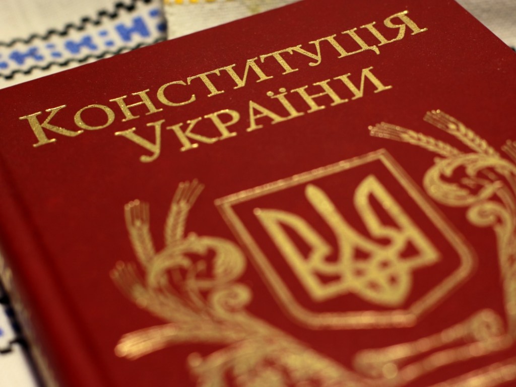Законопроекты по защите украинского языка грубо противоречат Конституции &#8212; политолог