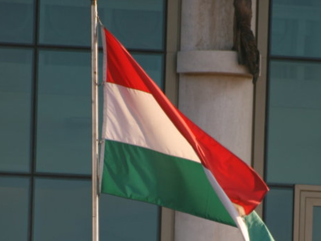 Венгрия решила выслать украинского консула