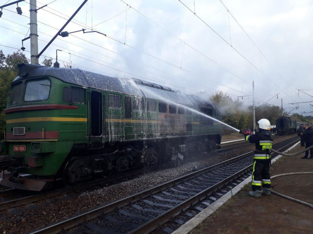 В Ровно пожарные ликвидировали пожар на дизельном тепловозе (ФОТО)