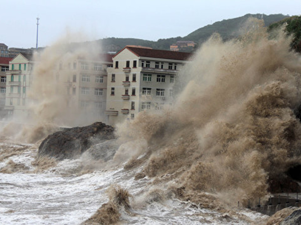 На Японию обрушился тайфун «Конг-рэй»: отменены более 200 авиарейсов