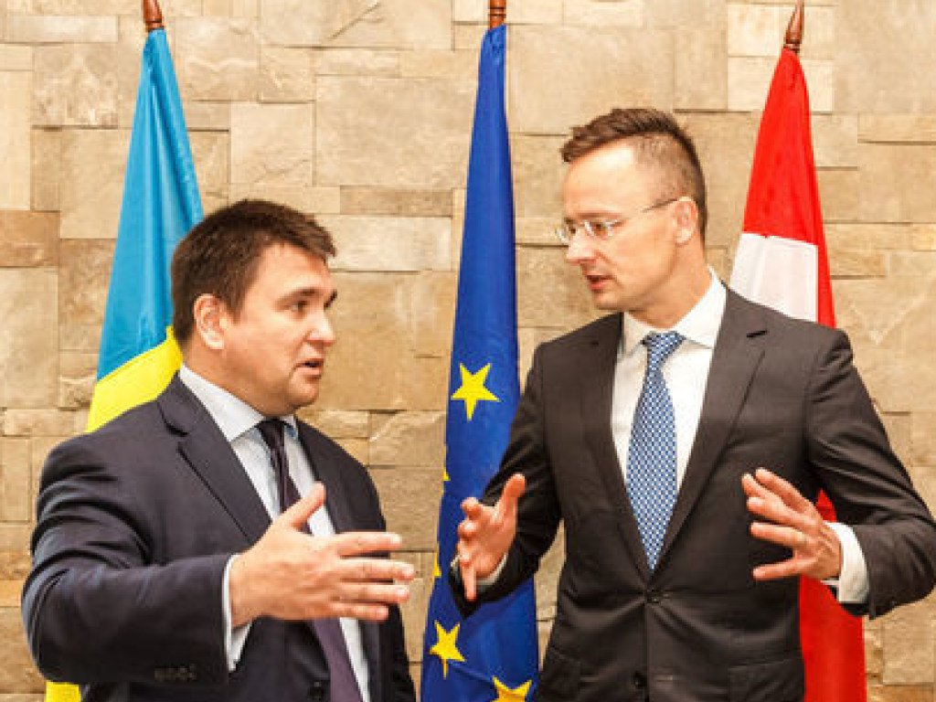 Высылка консулов: Украина превратила отношения с Венгрией в политическое шоу – политолог