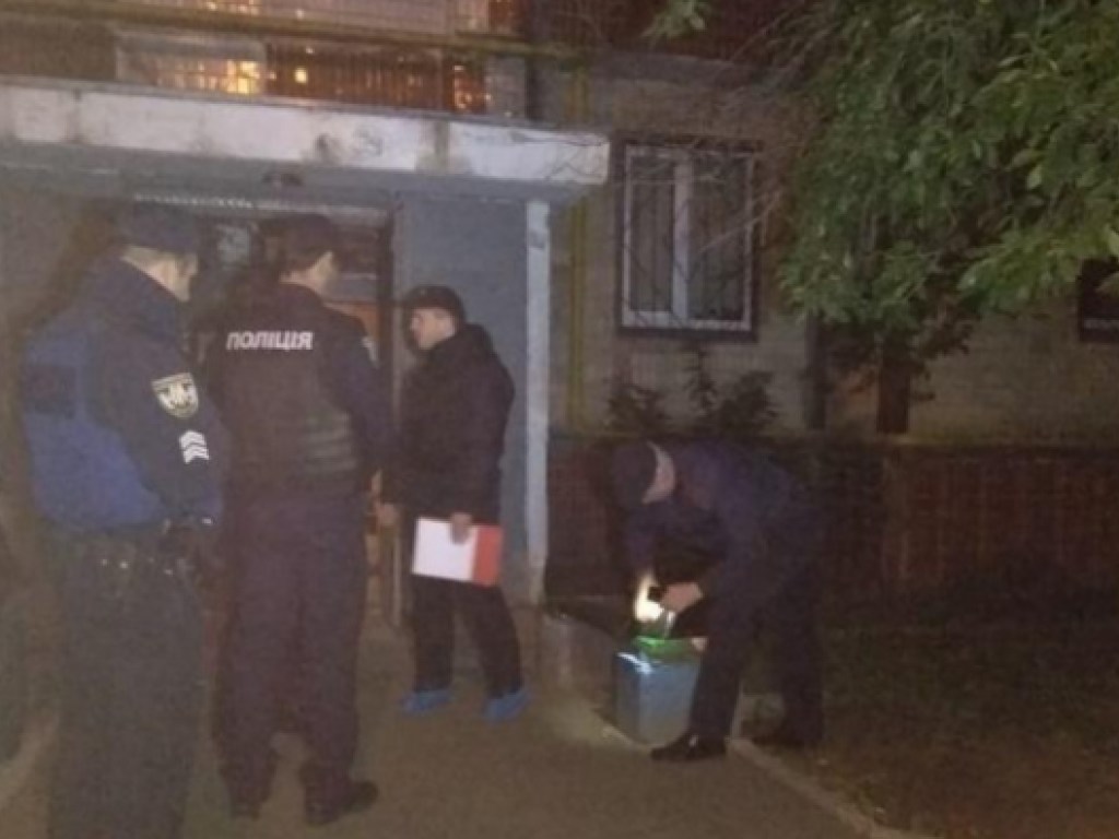 Стрельба в Киеве: В Соломенском районе 42-летнего мужчину ранили в подъезде (ФОТО)