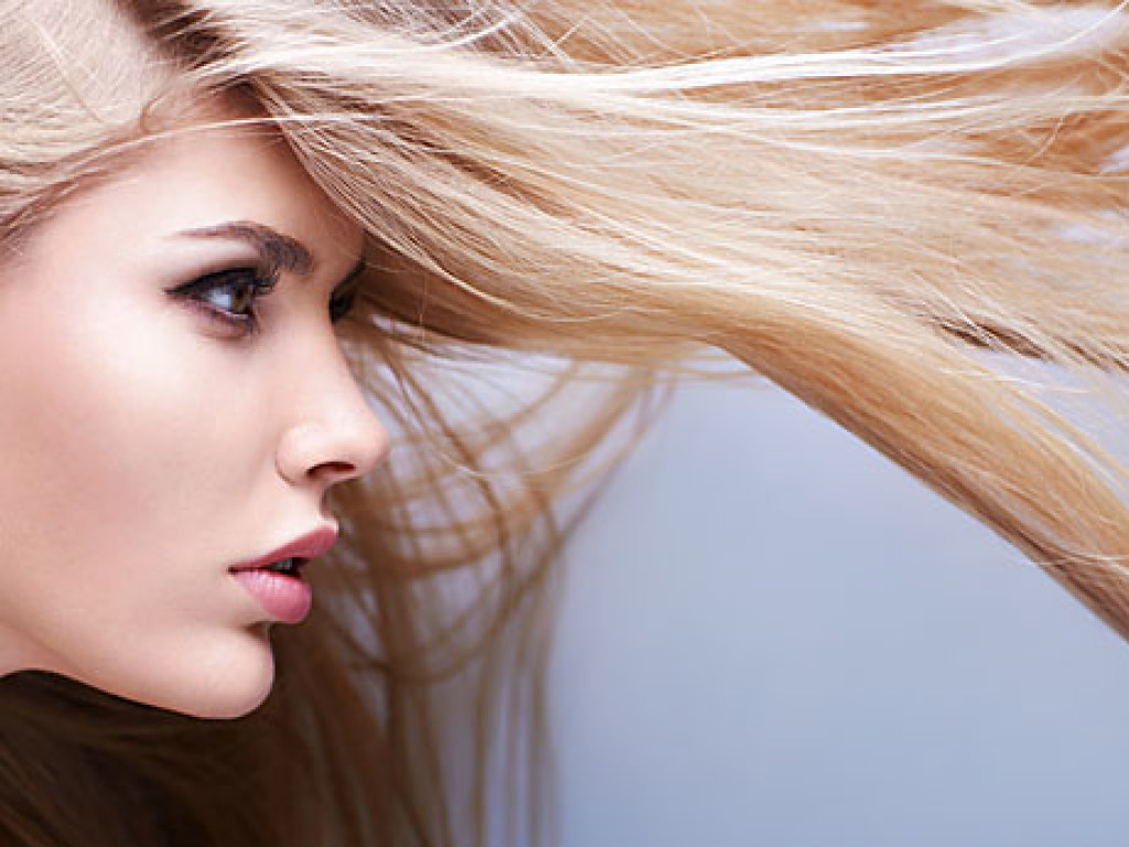 Косметолог рассказал, какие продукты нужно употреблять для блеска и шелковистости волос