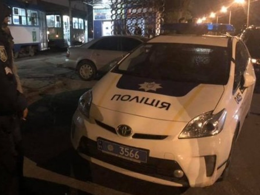 В Харькове на перекрестке полицейская машина сбила женщину (ФОТО, ВИДЕО)