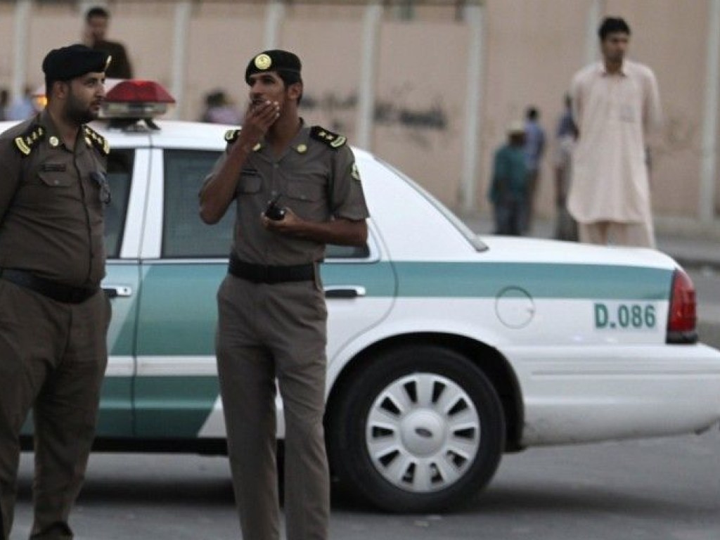 В Саудовской Аравии посреди шоссе обнаружили кровать с трупом