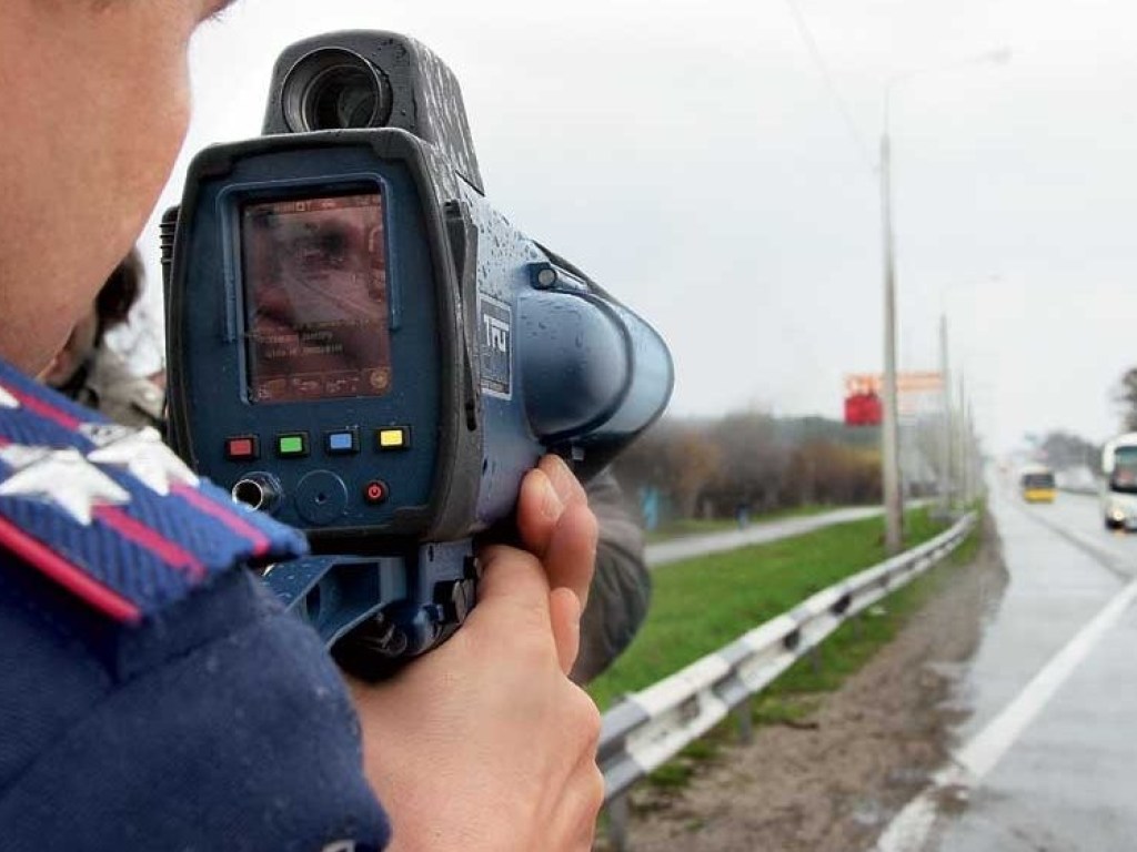 В Украине с 8 октября возобновят контроль скорости на дорогах