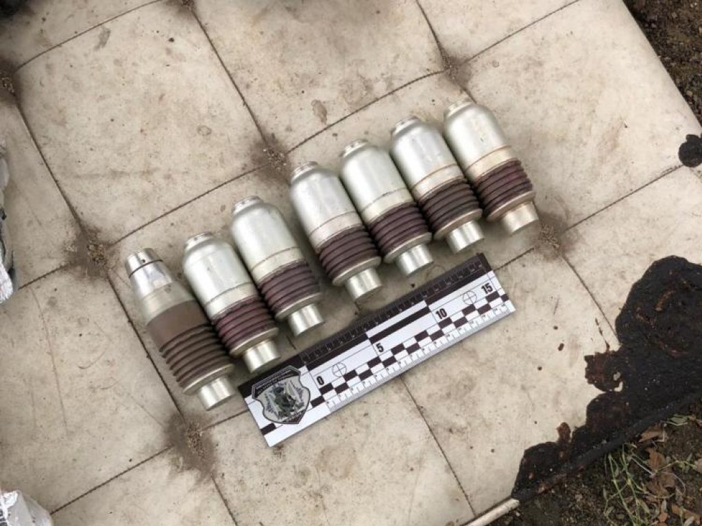 В Одессе у местного жителя полиция изъял оружие и наркотики (ВИДЕО)