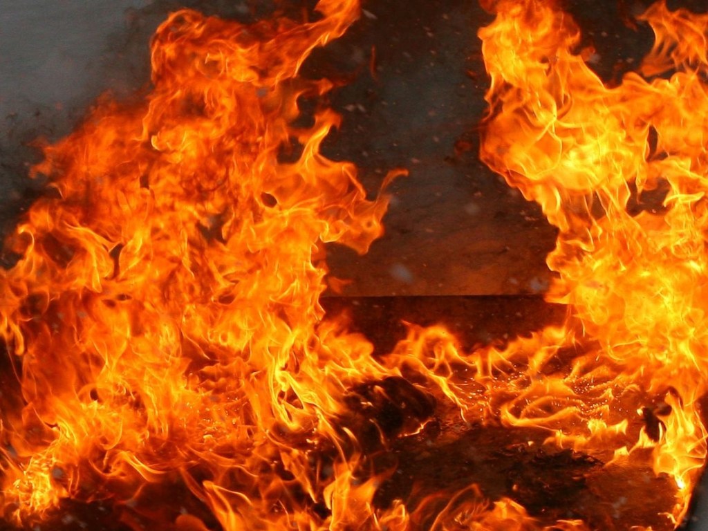 Во Львове при тушении пожар обнаружили труп женщины (ВИДЕО)