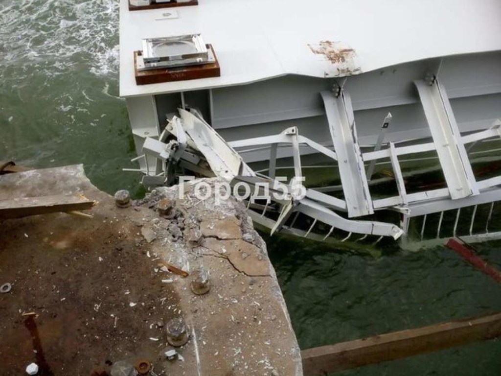 Обрушение Крымского моста: в сети появились новые фото