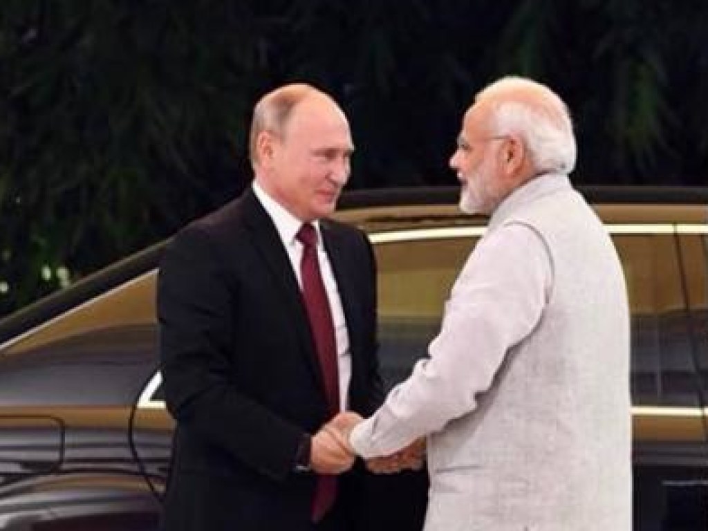 Для встречи с премьер-министром Индии Путин выбрал туфли с высоким каблуком (ФОТО)