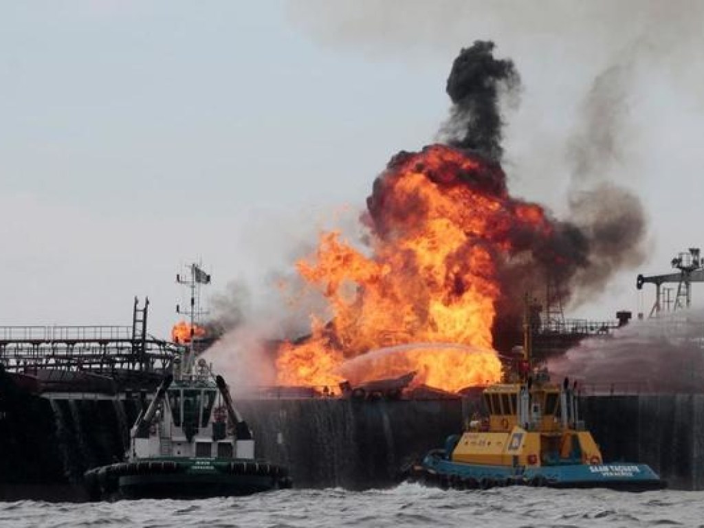 В Конго во время пожара на танкере с нефтью погибли более 50 человек