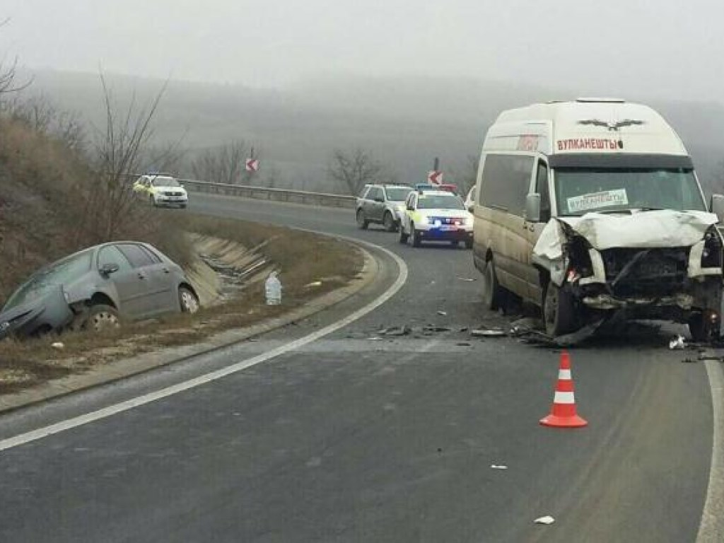 Во Львовской области машина съехала в кювет, водитель погиб (ФОТО)