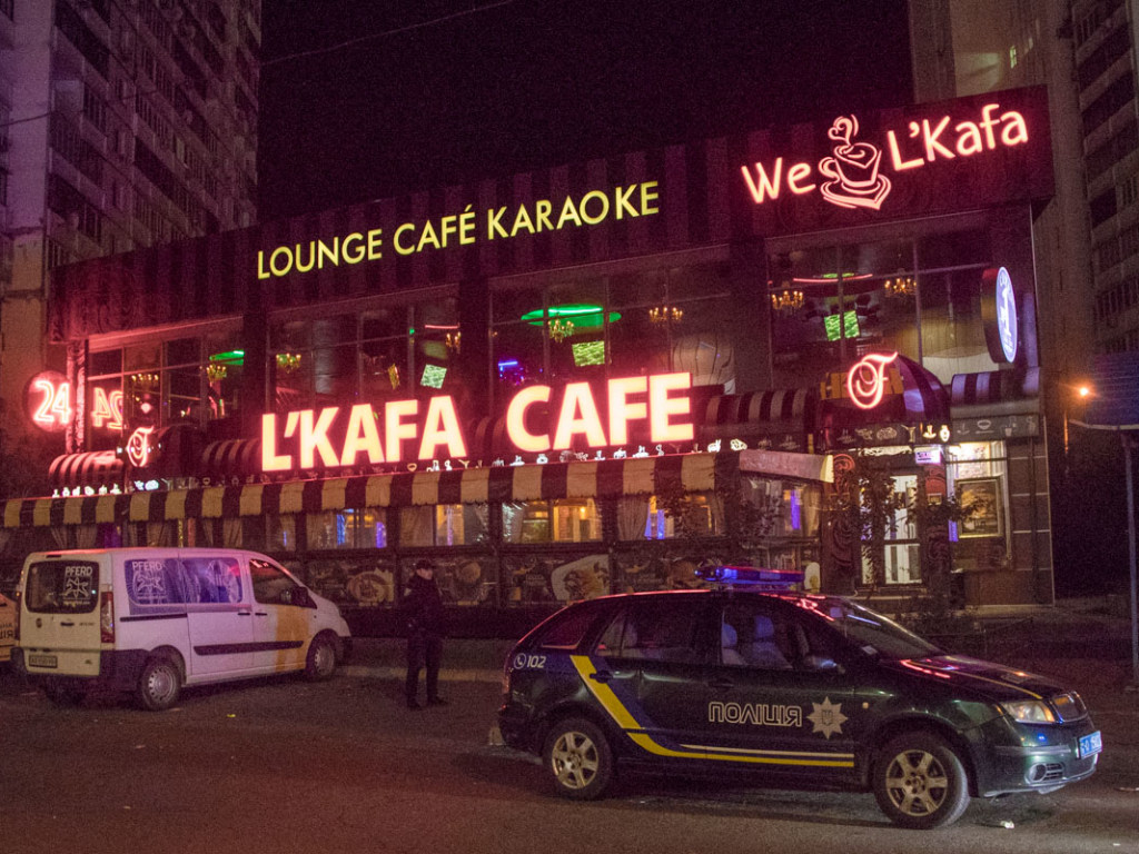 Ночное ЧП в Киеве: В известном кафе произошла драка со стрельбой (ФОТО, ВИДЕО)