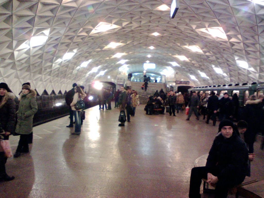 Избиение пассажиров метро в Харькове: Четвертого патрульного отпустили под домашний арест