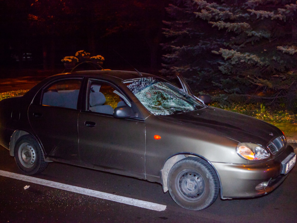 В Днепре машина такси с пассажирами в салоне сбила пьяного мужчину (ФОТО, ВИДЕО)