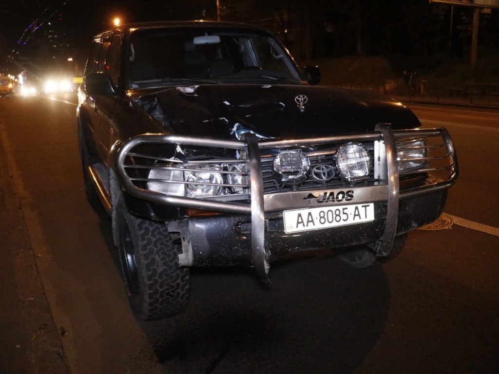 В Киеве у Индустриального моста Toyota Land Cruiser насмерть сбила 50-летнего пешехода-нарушителя (ФОТО, ВИДЕО)