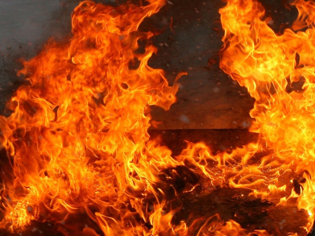 В Днепре горела квартира: в поджоге соседи подозревают хозяина