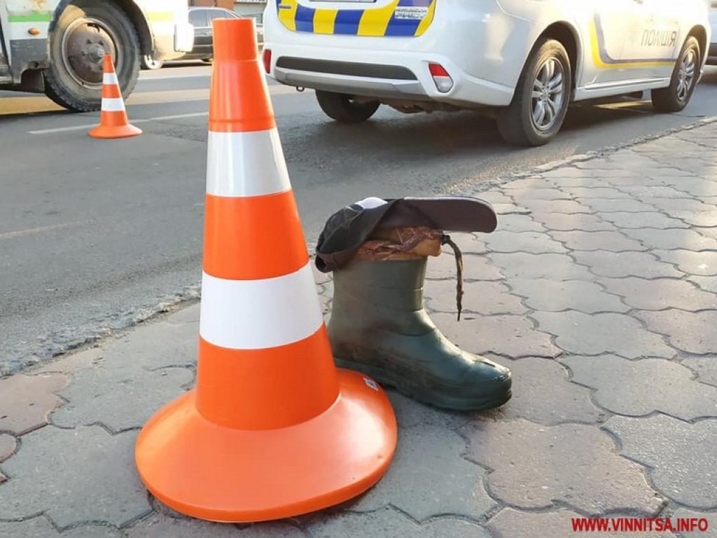 В Виннице пешехода-нарушителя переехало Renault и троллейбус (ФОТО)