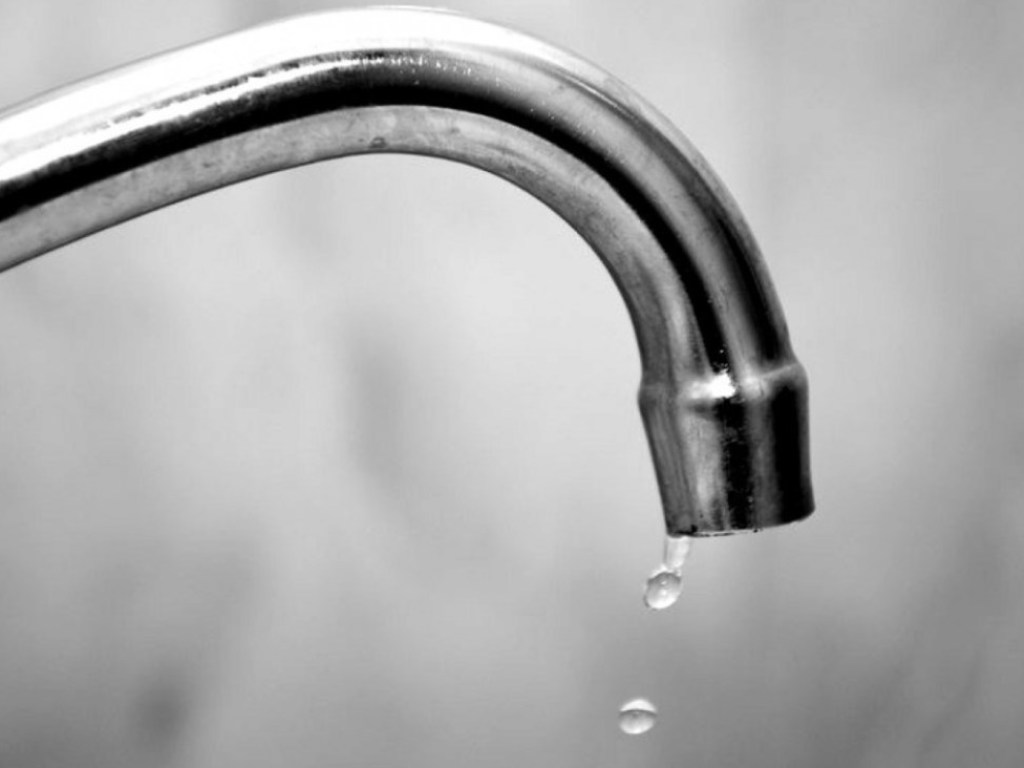 Из-за аварии на сети отключена подача воды в дома на 18 улицах